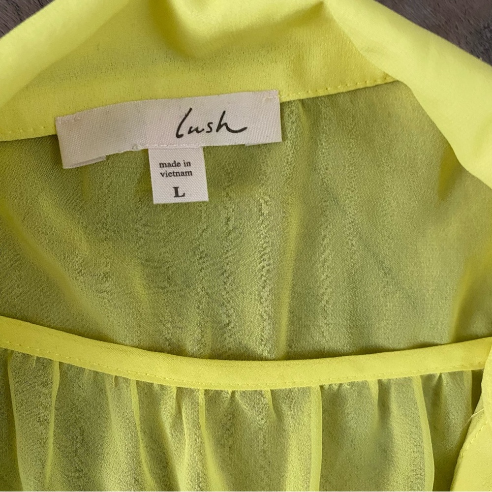 Lush Women’s semi sheer collar shirt size L - Picture 6 of 8